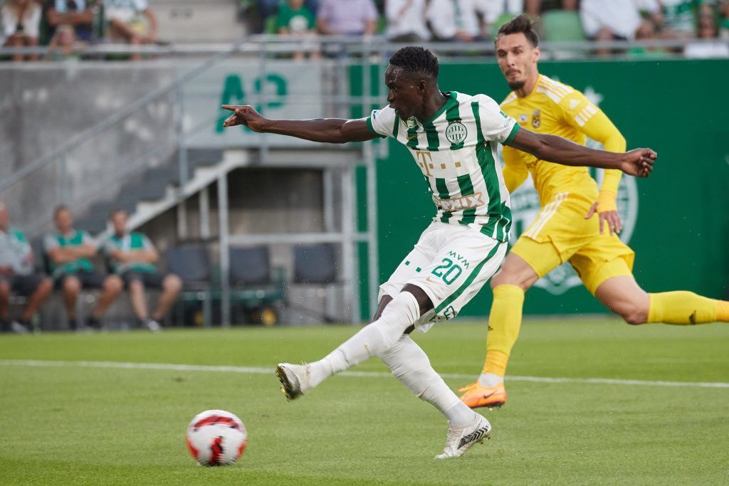 Adama Traoré nagy nyereségnek tűnik, nemcsak a kaput érzi kiválóan, de az előkészítésben is jeleskedik. Fotó: az FTC hivatalos Facebook-oldala