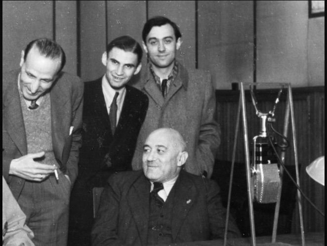 Rákosi Mátyás a Rádióban. 1945 / Forrás: Fortepan.hu, ad.: RTV