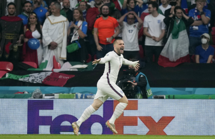 Luke Shaw extázisban ünnepli gólját az Eb-döntőn a Wembley Stadionban. Fotó: MTI/EPA Pool/Frank Augstein