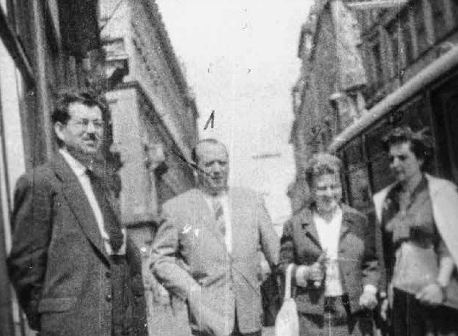 Sokszor hiába figyeltek: állambiztonsági fotó Emil Hoffmanról (1) és feleségéről Budapesten /Forrás: Mesés kémjátszmák/ÁBTL