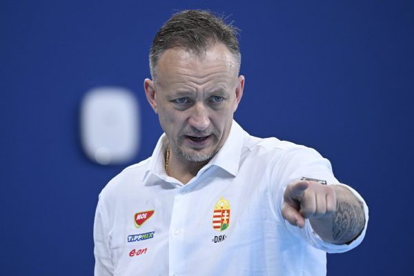 Varga Zsolt szövetségi kapitány 2+2 évre kapott megbízást a szövetségtől a férfi válogatott vezetésére. Ha minden jól alakul, akkor a következő olimpián is ő dirigálhatja majd legjobbjainkat.<br />Fotó: MTI/Kovács Tamás