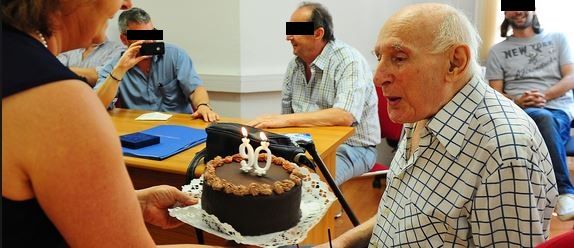 Várkonyi Tibor titkos munkatárs születésnapi ünnepsége /Forrás: Népszava