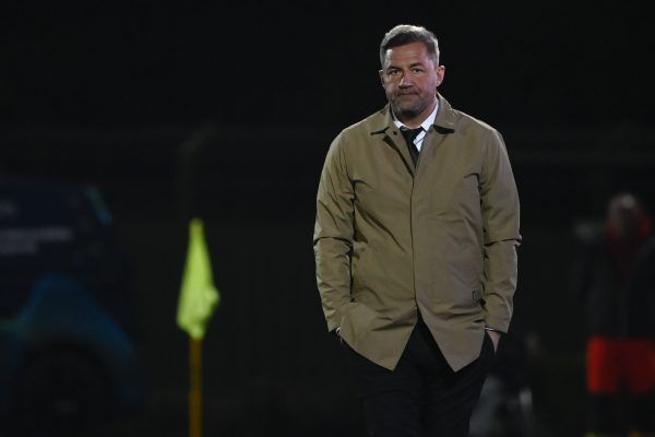 Mátyus János csapatban szeret dolgozni, de olykor megtapasztalja a kispadon a vezetőedző magányosságát is...<br />Fotó: MTI/Kovács Tamás