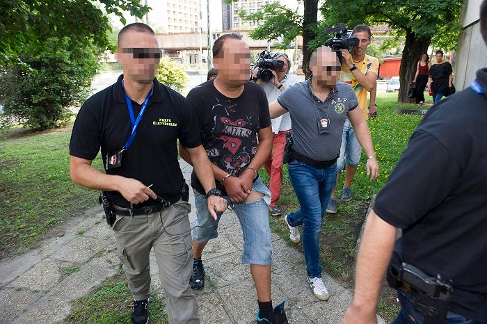 Budapest, 2016. július 31. Tárgyalásra vezetik a Budapest Környéki Törvényszékre 2016. július 31-én annak az autórablásnak a gyanúsítottját, aki a bûncselekmény elkövetése során egy fiatal nõ halálát okozta, majd elmenekült a helyszínrõl július 28-án Gödöllõn. Sz. Lajost a bíróság 30 napra elõzetes letartóztatásba helyezte. MTI Fotó: Lakatos Péter