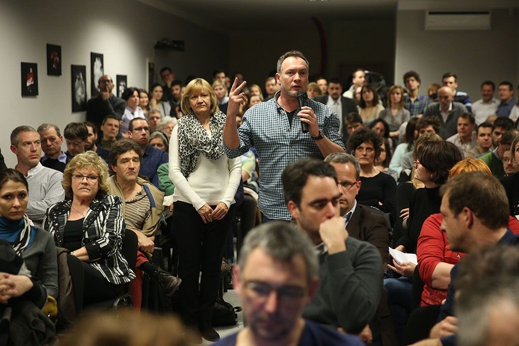 Hatalmas közönség és sajtó érdeklődés mellett zajlott le hétfő este Baán László a Liget Budapest Projekt miniszteri biztosa, és Karácsony Gergely Zugló polgármesterének első nyilvános vitája a Mozsár Kávéházban. foto:Horváth Péter Gyula