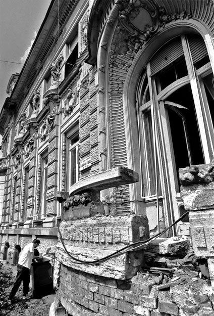 1998. június 15-én a Fidesz Lendvay utcai székháza előtt robbant pokolgép Fotó: nol.hu