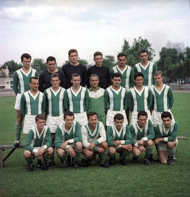 A Ferencváros 1962/63-as bajnokcsapata. Az alsó sorban, balról a második Albert Flórián. Fotó: MTI/Petrovits László