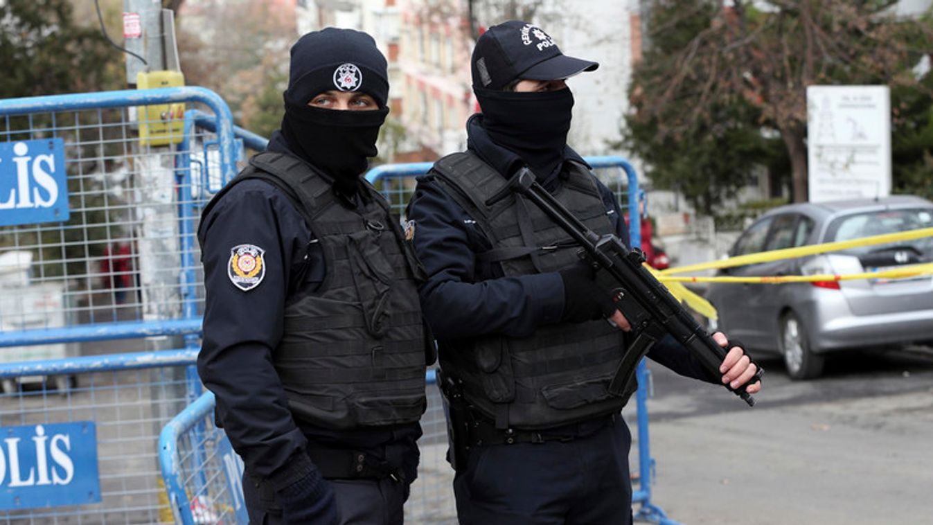 Török rendőrt szúrt le egy terrorista