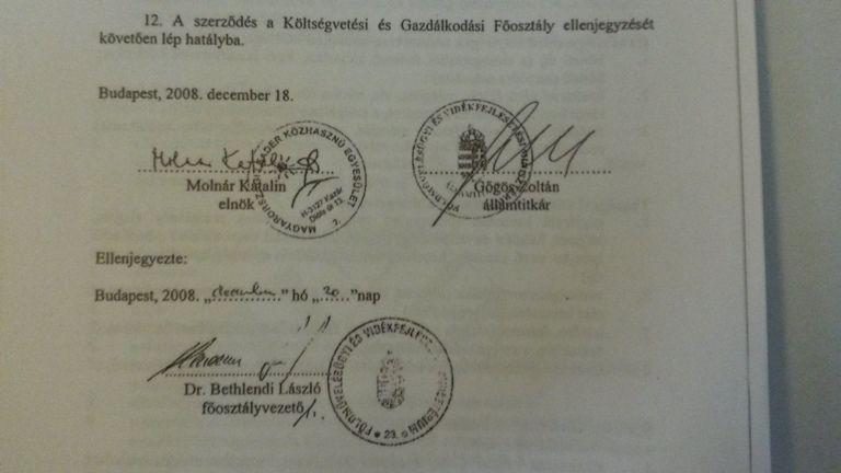A szocik ötszázmillióval tömték ki a kazári Leader egyesületet. A támogatási szerződést Gőgös Zoltán és a település szocialista polgármestere írta alá. Fotó: PestiSrácok.hu