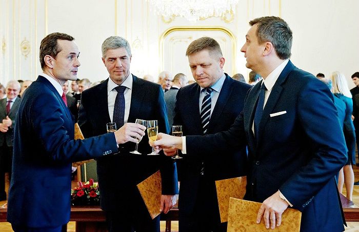 Radoslav Procházka (Siet), Bugár Béla (Most-Híd), Robert Fico (Smer-SD) és Andrej Danko (SNS) Fotó: AFP