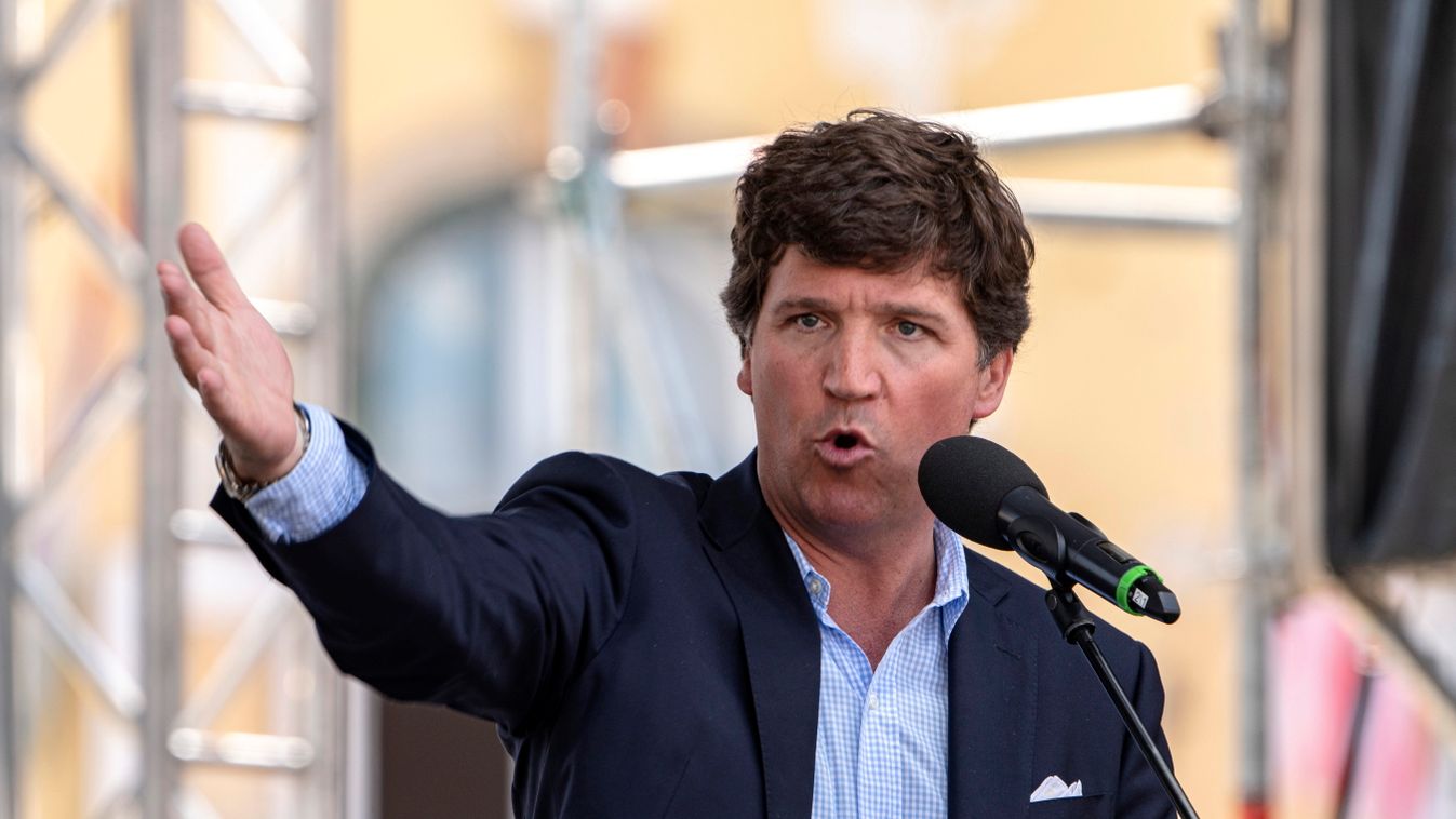 Oroszországban bukkant fel Tucker Carlson