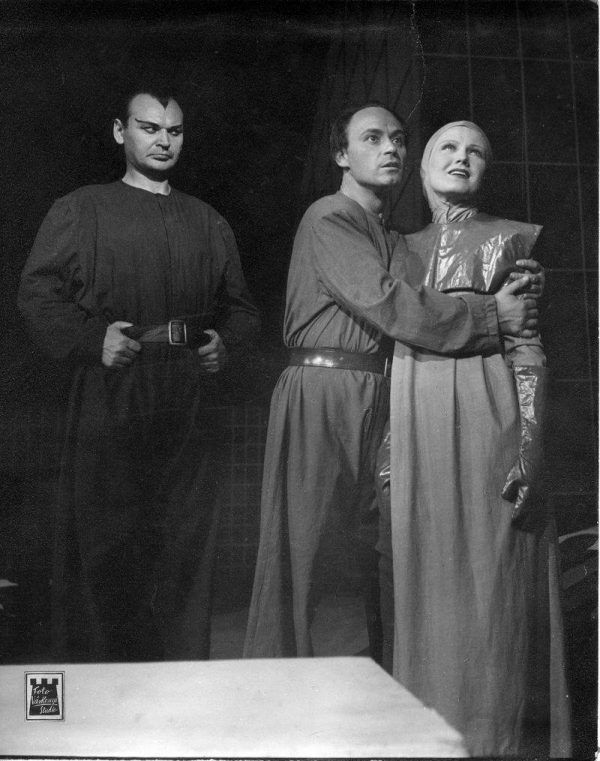 Rajczy Lajos, Ladányi Ferenc és Szörényi Éva Madách Imre: Az ember tragédiája című darabjában (Nemzeti Színház, 1947., r.: Both Béla)(fotó: Várkonyi László)forrás: facebook