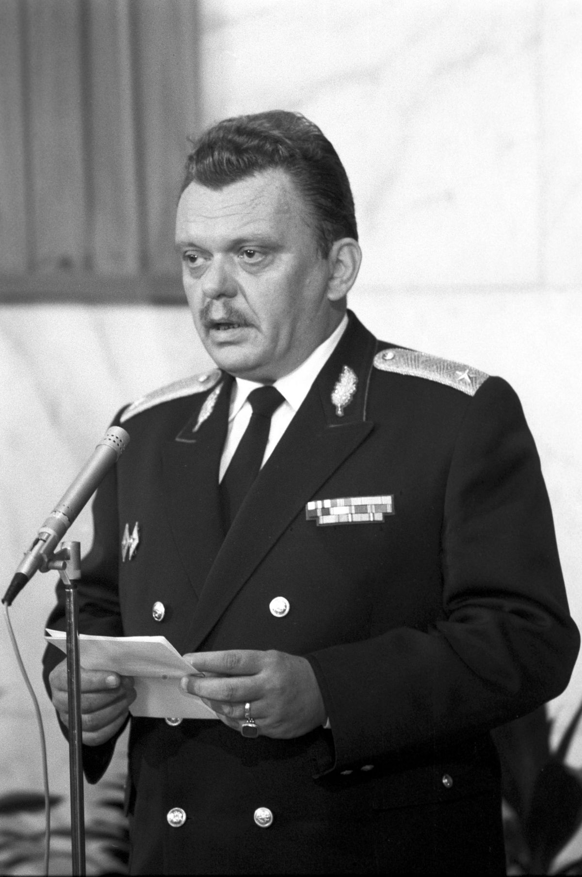 Az egyik főkolompos: Barna Sándor vezérõrnagy, a BRFK vezetője, akit Szegedről hoztak fel / Fotó: MTI