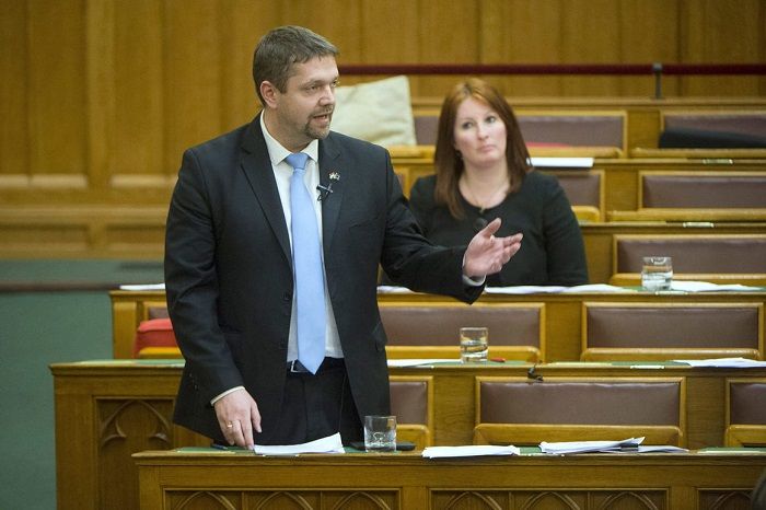 Tóth Bertalan szerint hazánk, akár az elsüllyedt Titanic; Fotó: atv.hu