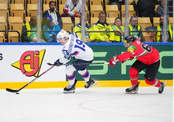 Minden egyes korongért hatalmas küzdelem folyt a jégen, amelyből most a norvégok jöttek ki győztesen. Fotó: IIHF.com