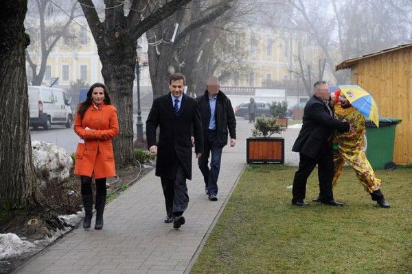 Bajnai nyugod léptekkel sétált, mialatt testőre a támadóval küzdött Fotó: Blikk