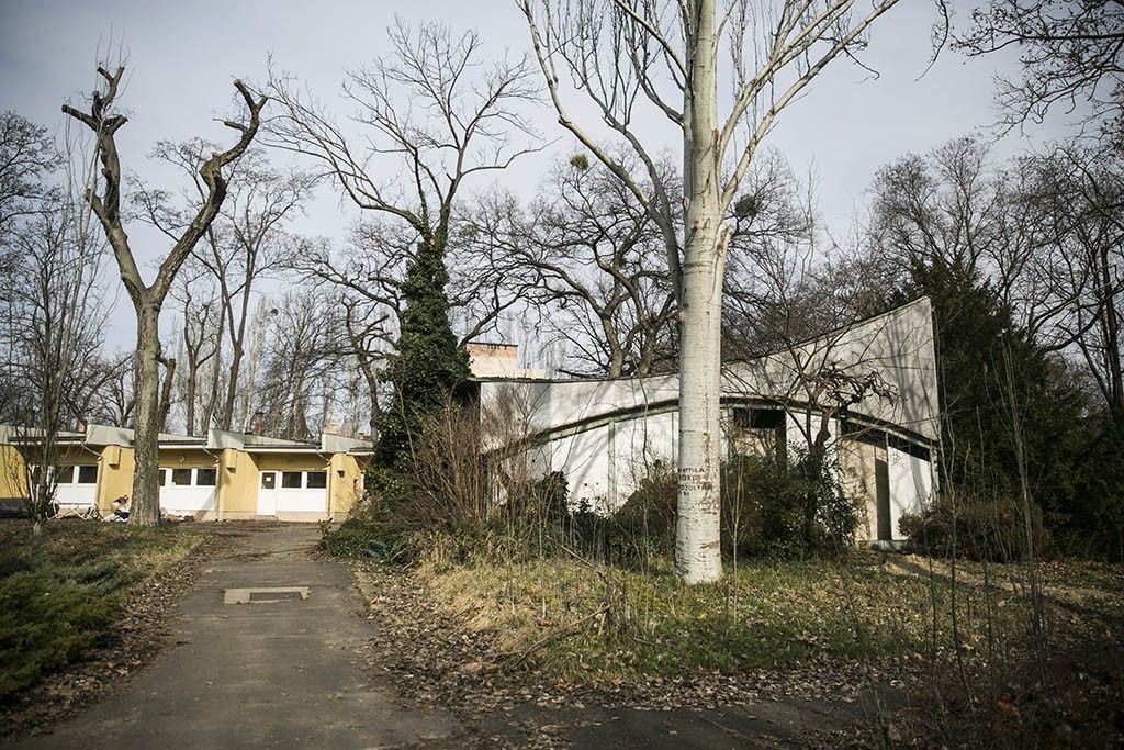 A Liget Budapest Projekt részeként hamarosan megkezdődik a Hungexpo romos épületeinek bontása, a helyén a Magyar Zene Háza épül majd fel. Fotó:Horváth Péter Gyula