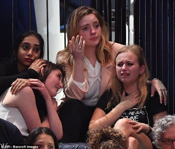 3a326a4d00000578-3922344-hillary_clinton_supporters_were_seen_crying_during_the_vote_coun-a-9_1478778478215