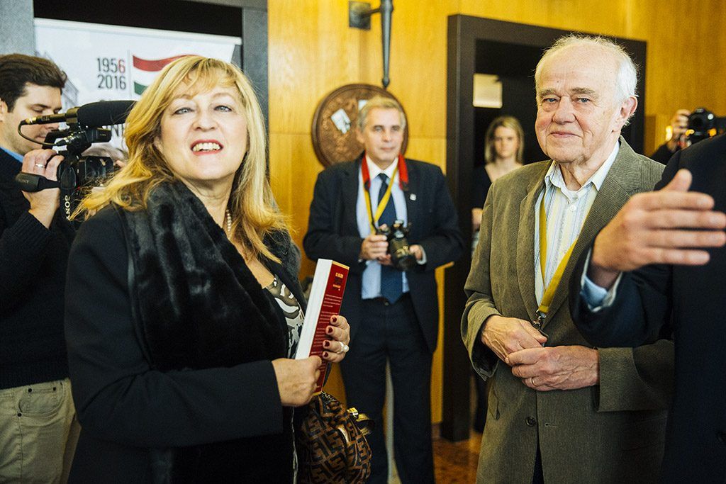 Schmidt Mária fogadja a vendégeket (Fotó: Horváth Péter Gyula / PestiSrácok.hu)