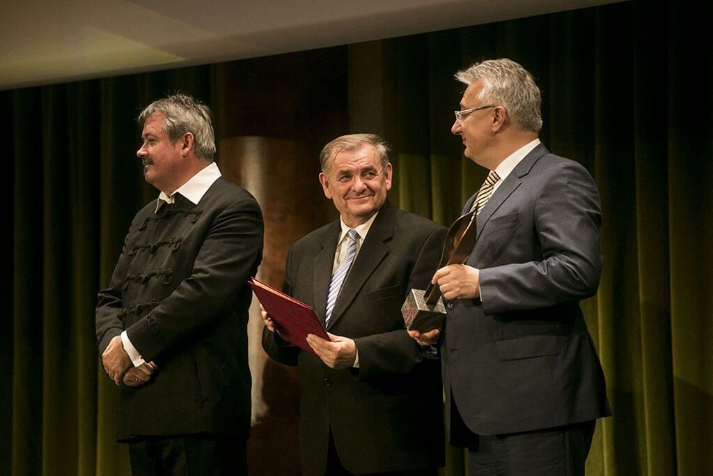 Díjakat átadja V Német Zsolt Lezsák Sándor és Semjén Zsolt