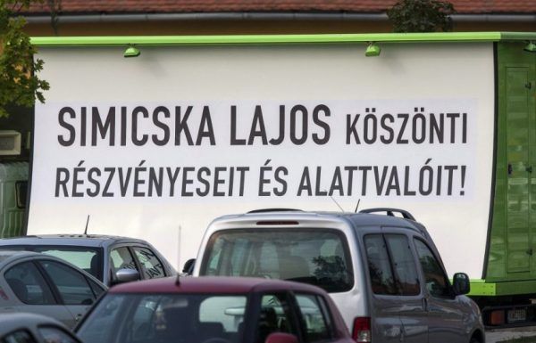Plakát / Fotó: MTI