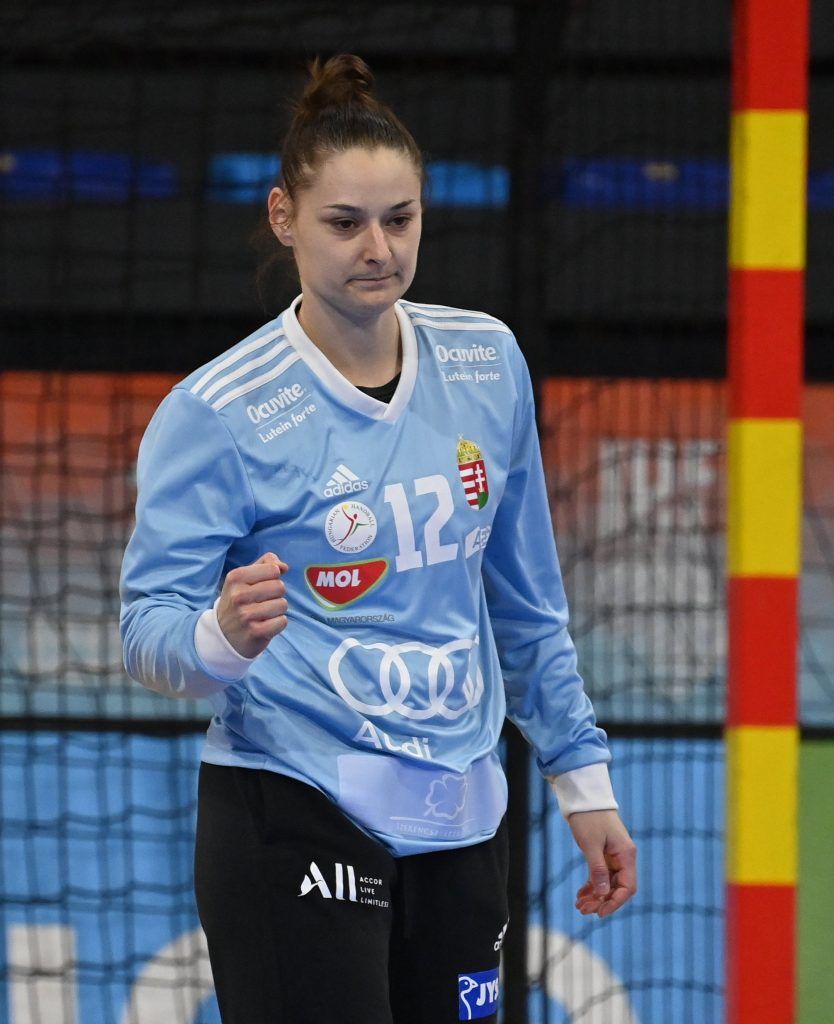Granollers, 2021. december 10.<br /> Szikora Melinda különösen az első félidőben védett nagyszerűen, olykor hosszú percekre lehúzva a rolót.<br /> MTI/Illyés Tibor