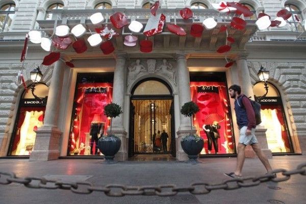 Az Il Bacio di Stile luxusáruház idén nyitotta meg kapuit az Andrassy út 19. szám alatt. Fotó. Heti Válasz/Leéb Ádám
