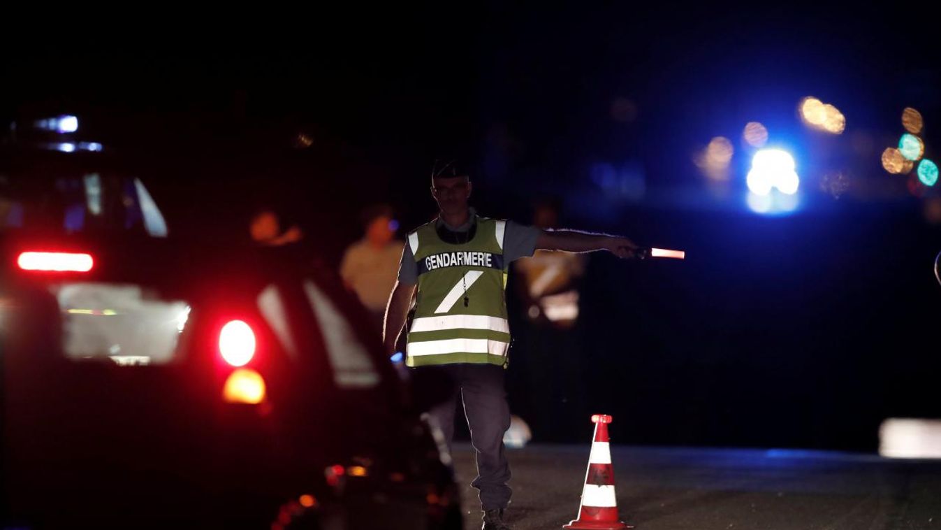 Nem elmebeteg a francia pizzázóba hajtó autós