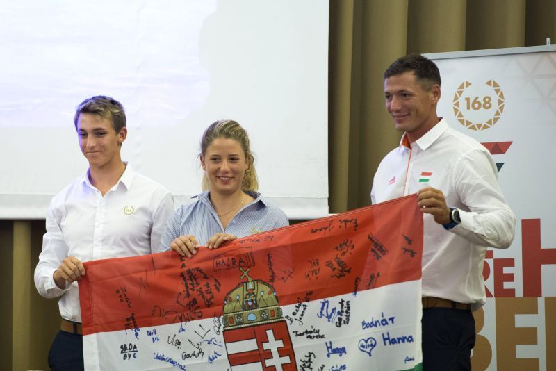 Vitorlázóink (balról Vadnai Benjámin, Érdi Mária, Berecz Zsombor) létszámban és eredményben is felülmúlják az elmúlt olimpiákat (kép: MTI / Bodnár Boglárka)