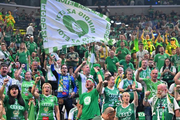 A gyõri csapat szurkolói fergeteges hangulatot teremtettek az MVM Dome-ban!<br />Fotó: MTI/Purger Tamás