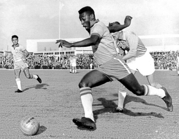 Pelé rendkívül fiatalon, mindössze 17 évesen bekerült a brazil válogatottba. Fotó: MTI/EPA PHOTO/AFP PHOTO FILES