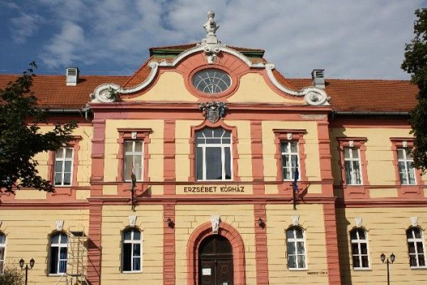Az Erzsébet kórház labortenderének egyik részén Roche termékek lesznek a tuti befutók, egy vizsgálat a szokásos ár háromszorosába kerül majd a sátoraljaújhelyi intézménynek. Fotó: ujhelykorhaz.hu