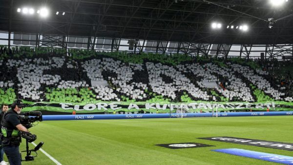 Ferencvárosi szurkolók élőképe a labdarúgó Európai Konferencia Liga (EKL) csoportkörének első fordulójában, a Groupama Arénában.<br />Fotó: MTI/Koszticsák Szilárd