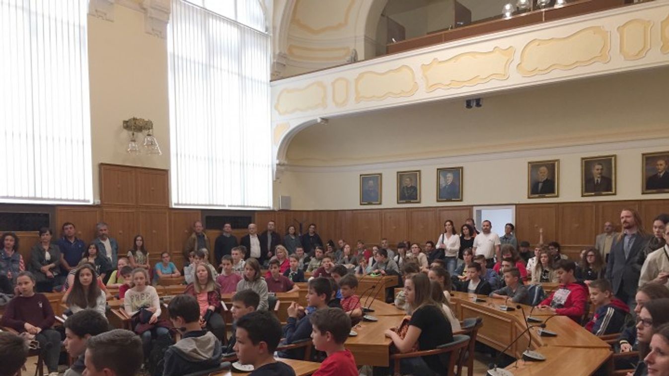 Közel száz délvidéki iskolást szállásoltak el magyar családoknál