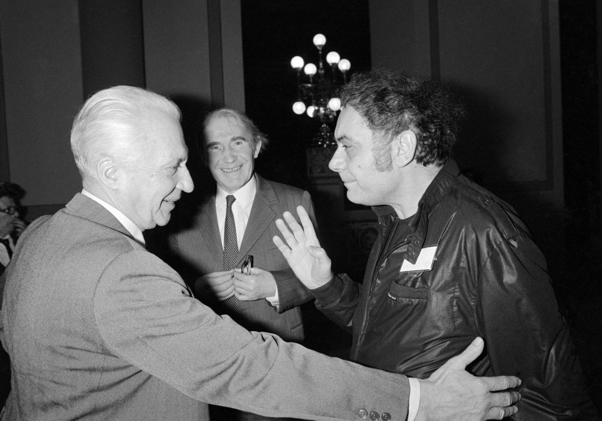 Csoóri Sándor beszélget Király István irodalomtörténésszel az Írószövetség 1986-os közgyűlésén / Fotó: MTI