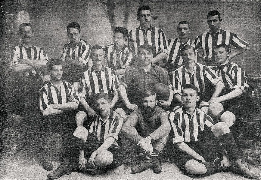A BTC csapata a hőskorból. Hátul, balról: Klebersberg, Hajós, Ordódy, Gillemot, Ramaszéder, Langfait. Középen: Thompson, Lucius, Iszer, Róka, Minder. Elöl: Harsády, Stobbe, Manno Miltiadész / Forrás: Fourfourtwo.hu