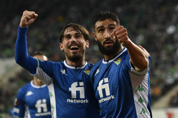 Rodri és Fekir gólöröme a Real Betis vezető találata után. Fotó: MTI/Kovács Tamás