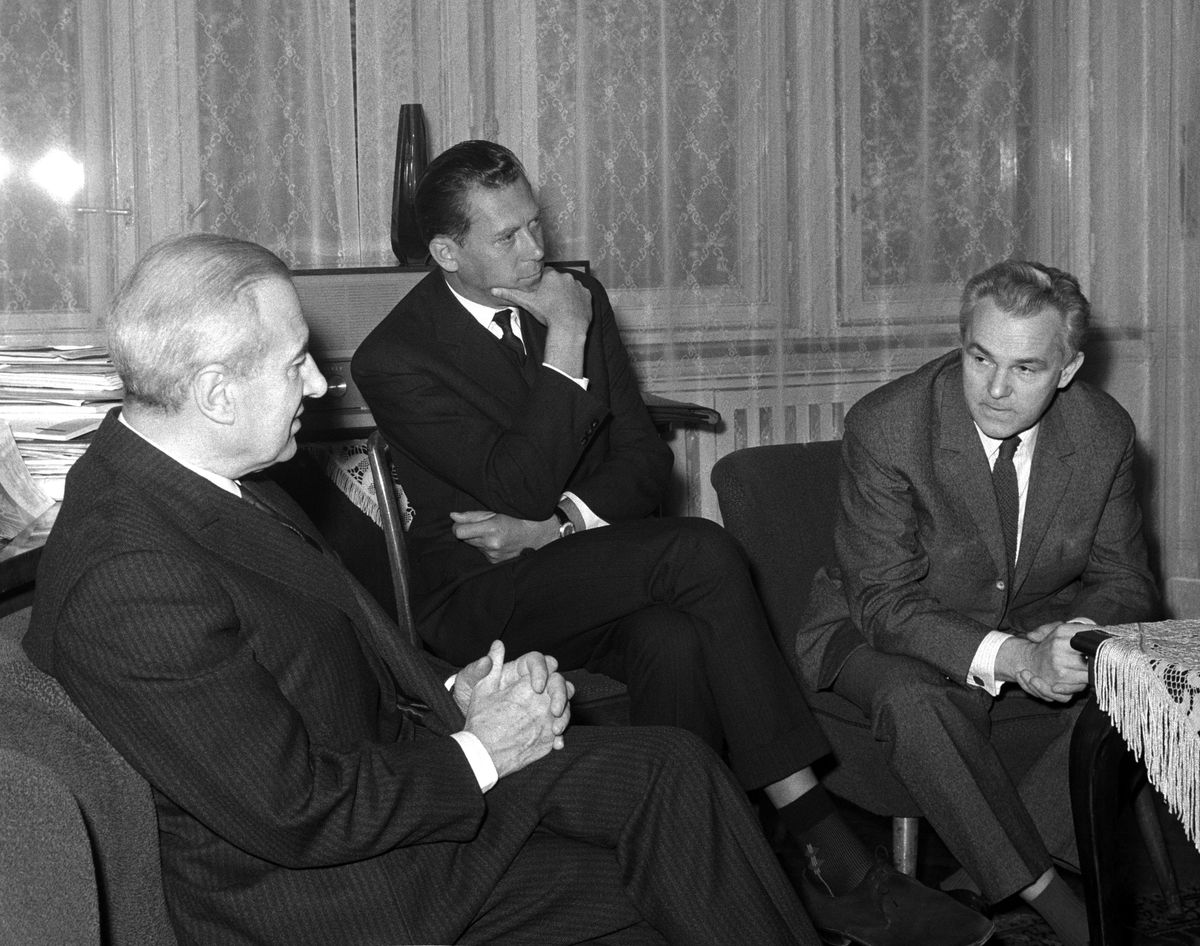 Két hálózati ember biztosan van a képen: Budapest, 1967, Hubert Beuve Méry, Randé Jenõ, a Magyar Újságírók Országos Szövetsége (MUOSZ) titkára és Léderer Frigyes (azaz