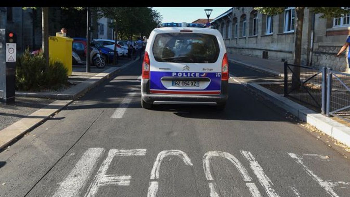 "Csak Allah taníthatja őket, te nem"- üvöltötték, majd péppé verték a tanárt