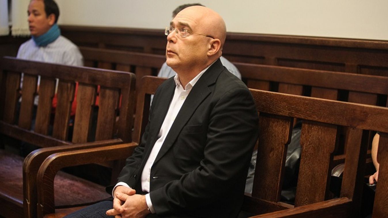 Felfüggesztett börtönre ítélték a Népszabadság volt főszerkesztőjét