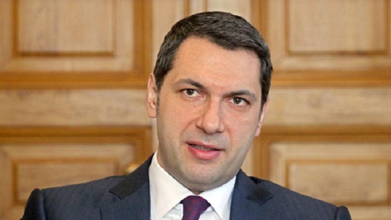 Lázár: A kormány dolga nem az, hogy hamis világmagyarázatokról vívjon szélmalomharcot, hanem hogy kormányozza az országot