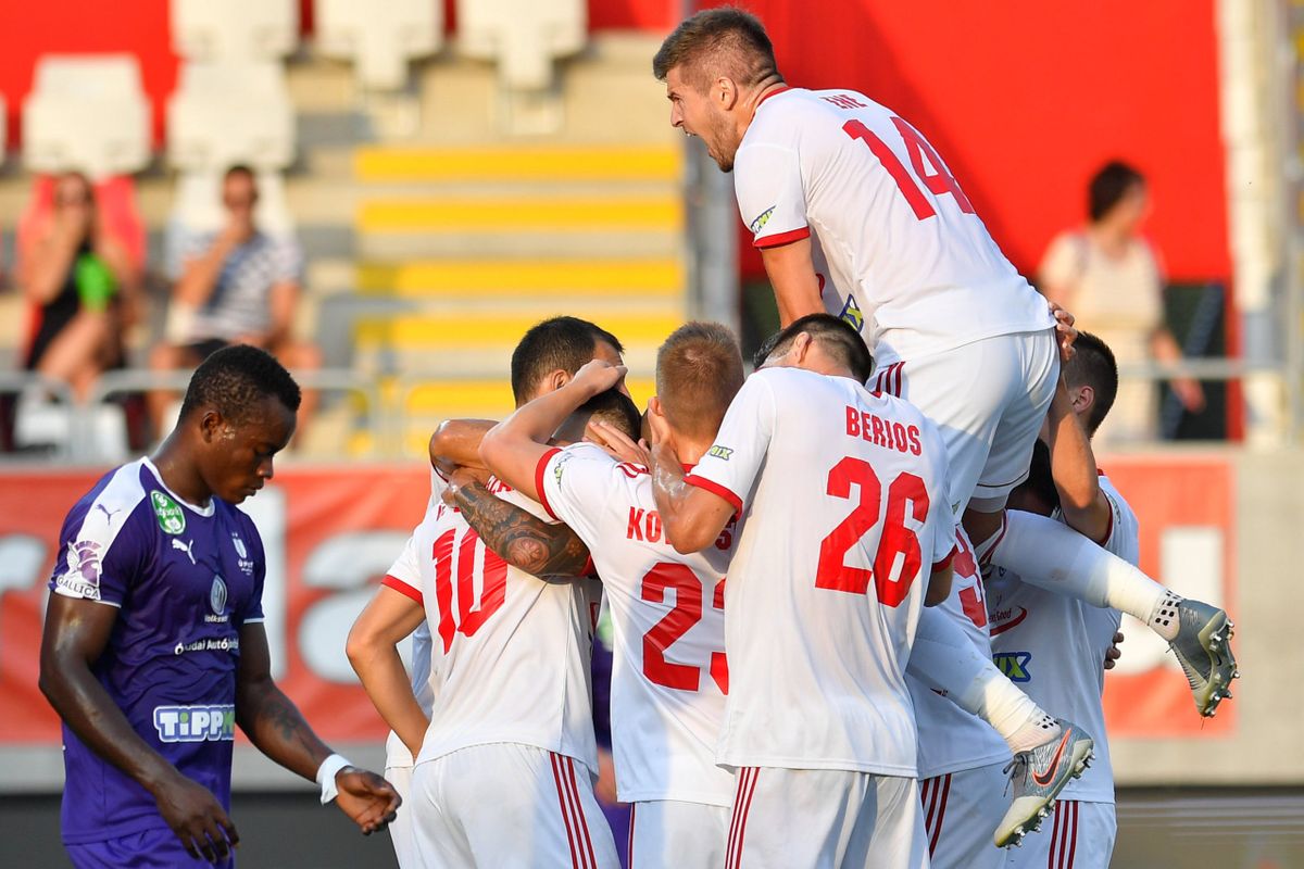 A kisvárdai csapat örül a gólnak az Újpest ellen / Fotó: MTI