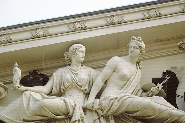 2006. március 15. - mesterlövészek a Nemzeti Múzeum timpanonján. Gyurcsány a Nemzetbiztonsági Bizottság szerint is indokolatlanul keltett rettegést tíz éve - ne feledjük, ezt is a baloldalnak köszönhettük