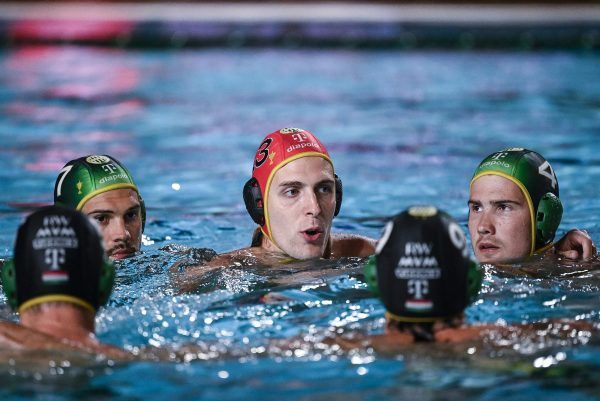 Az FTC játékosai, középen Vogel Soma kapus a férfi vízilabda Bajnokok Ligája négyes döntőjében játszott FTC-Telekom Waterpolo-VK Novi Beograd mérkőzésen a máltai Gzirában 2024. június 1-jén.<br />Fotó: MTI/Bodnár Boglárka