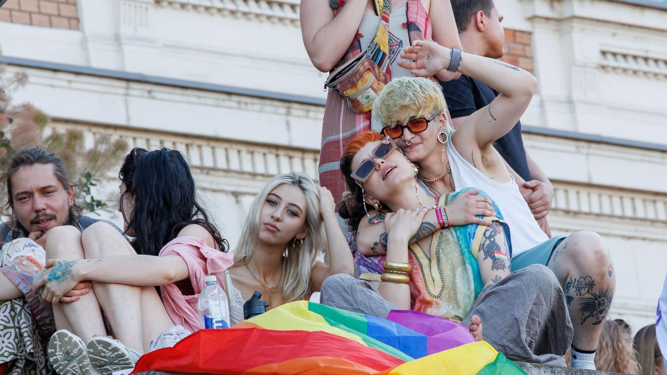 Közpénzből küldtek ki öt LMBTQ-párti katalán képviselőt a Budapest Pride-ra