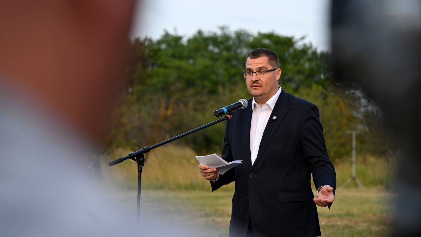 Nagy János államtitkár, a DPK-k koordinátora beszédet tart a nemzeti összetartozás napján, Érden, 2025. június 4-én. MTI Fotó: Lakatos Péter