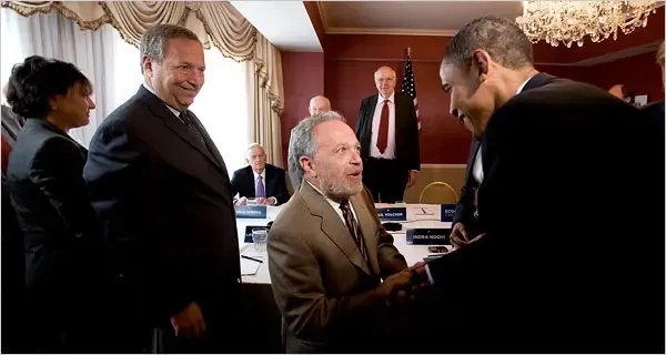 Trumpot ostorozó Reich és Obama