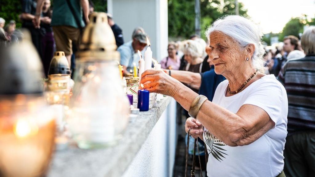 Ukrán pribékek halálra vertek egy magyart Kárpátalján, gyertyagyújtás és megemlékezés volt az ukrán nagykövetség előtt.