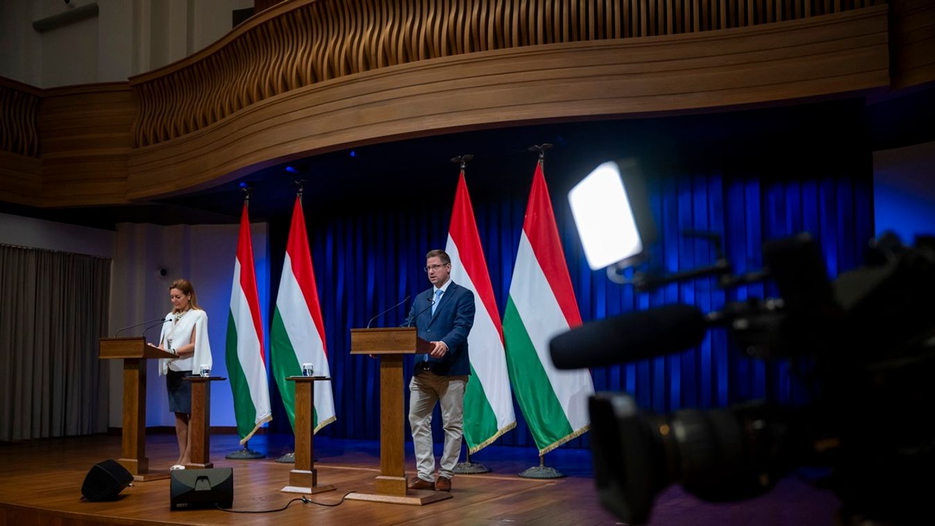 Gulyás Gergely a Komrányinfón: Brüsszel az uniós költségvetés negyedét Ukrajnára költené