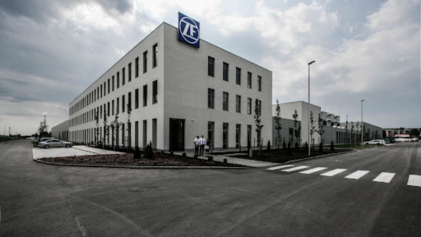 A ZF német autóipari vállalat egri telephelye. Fotó: Öt Elem Kft.